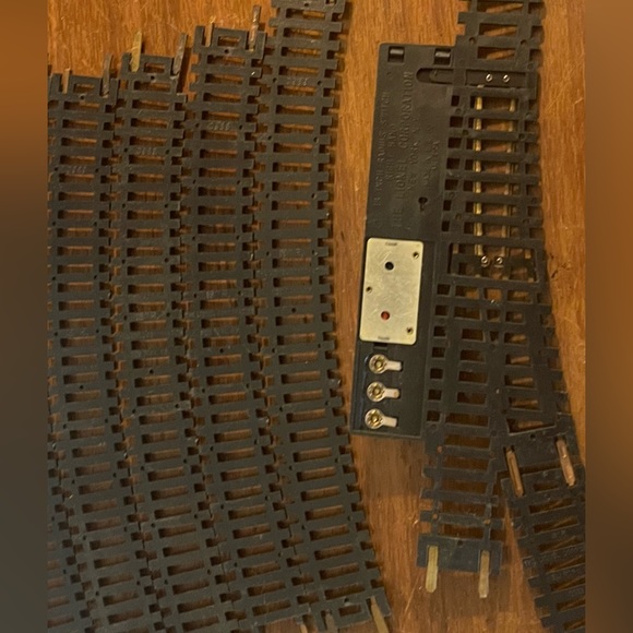 Vintage Lionel train tracks ; total of 5 curved tracks pieces - Picture 5 of 8